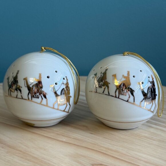2 Vtg 24K Gold Andre Richard Potpourri Christmas Ornaments The Three Kings Japan - Picture 1 of 9